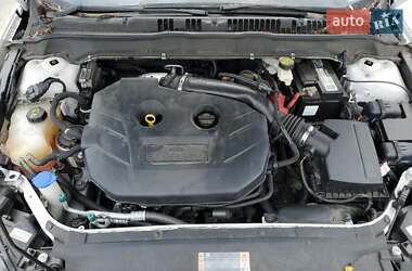 Седан Ford Fusion 2017 в 