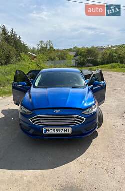 Седан Ford Fusion 2018 в 