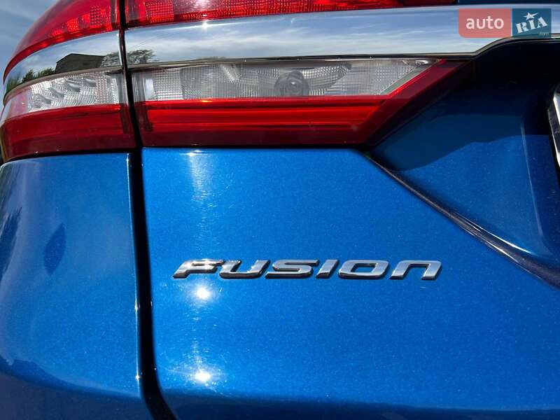 Седан Ford Fusion 2018 в Золочеві