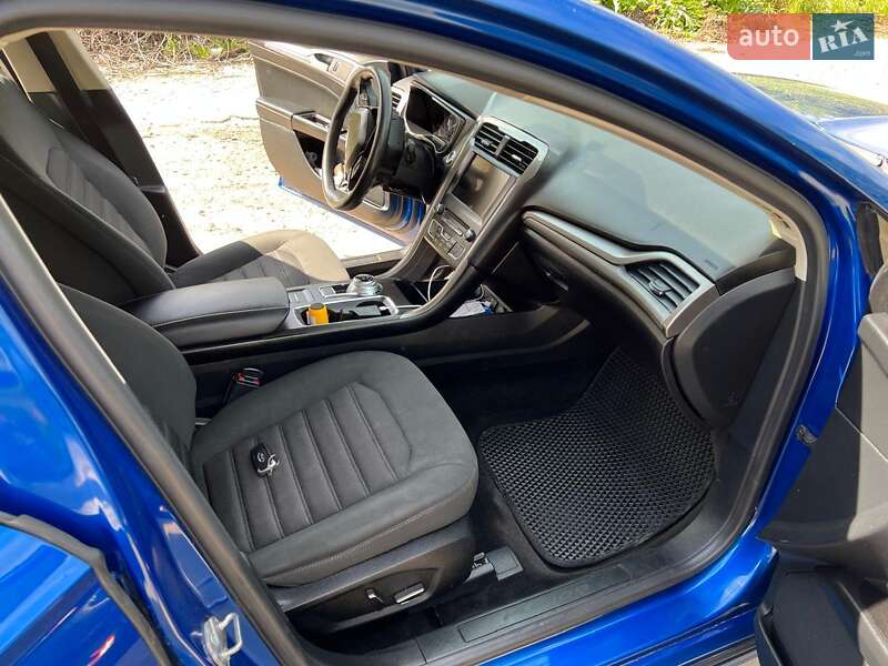 Седан Ford Fusion 2018 в Золочеві