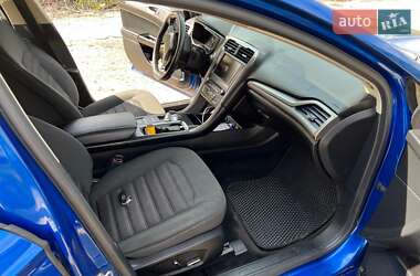 Седан Ford Fusion 2018 в 