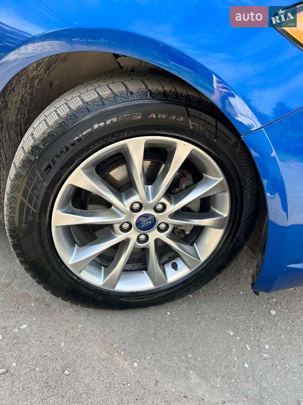 Седан Ford Fusion 2018 в Золочеві