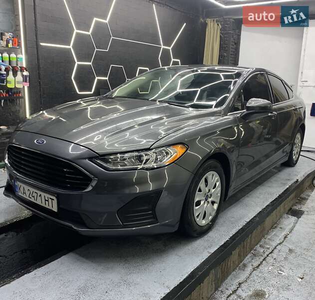 Седан Ford Fusion 2020 в 