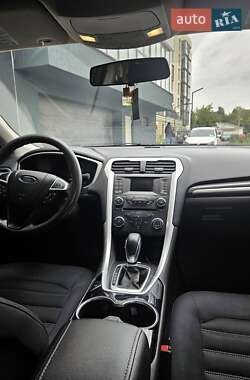Седан Ford Fusion 2015 в 