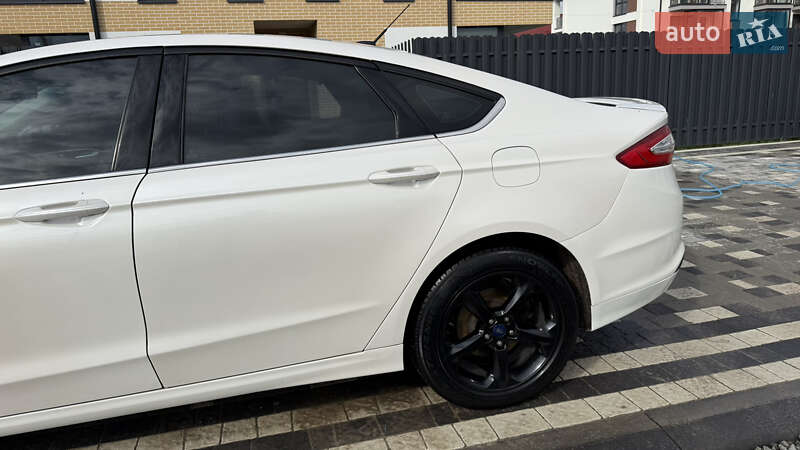Седан Ford Fusion 2014 в Львові