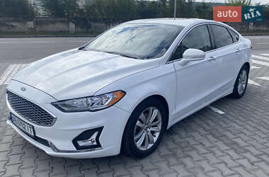 Седан Ford Fusion 2019 в 