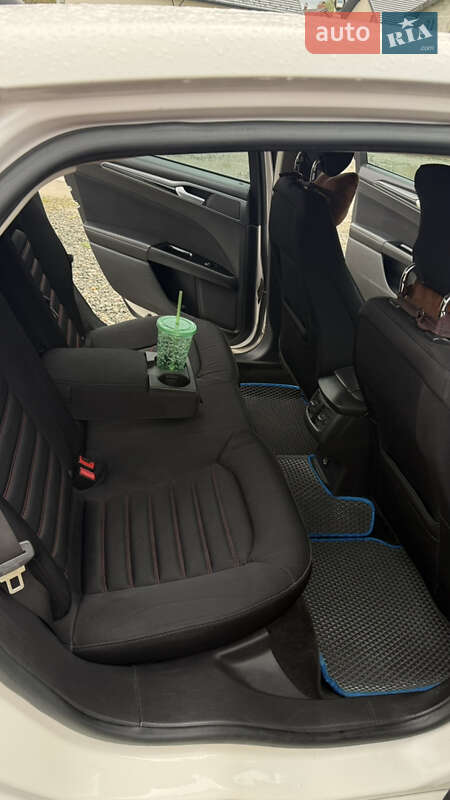 Седан Ford Fusion 2014 в Львові