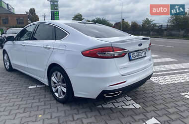 Седан Ford Fusion 2019 в 
