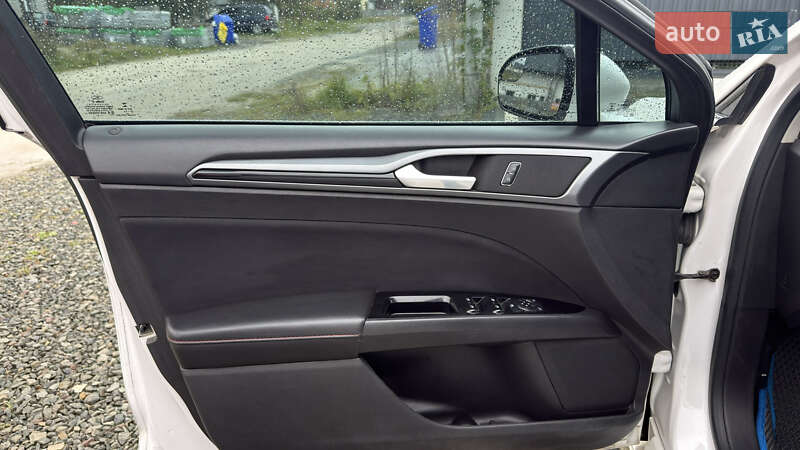 Седан Ford Fusion 2014 в Львові
