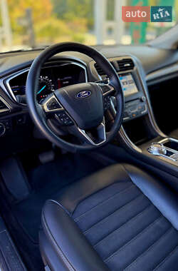 Седан Ford Fusion 2017 в 