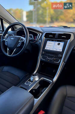 Седан Ford Fusion 2017 в 