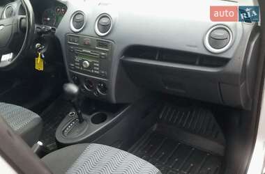 Хэтчбек Ford Fusion 2006 в 