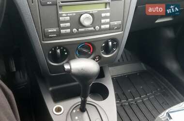 Хэтчбек Ford Fusion 2006 в 