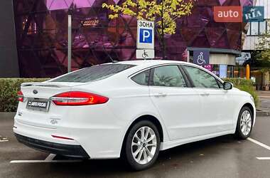 Седан Ford Fusion 2019 в 
