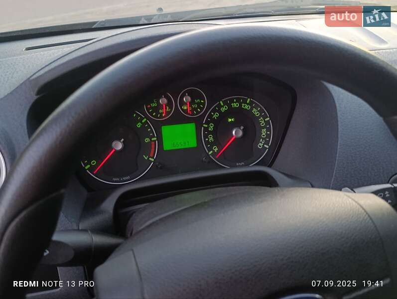 Хэтчбек Ford Fusion 2005 в Радомышле