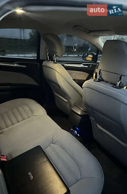 Седан Ford Fusion 2013 в 