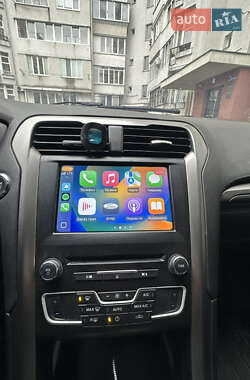 Седан Ford Fusion 2016 в 