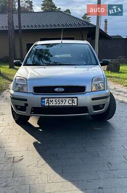 Хэтчбек Ford Fusion 2004 в 