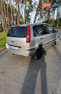 Хэтчбек Ford Fusion 2004 в 
