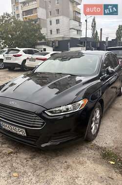 Седан Ford Fusion 2015 в 