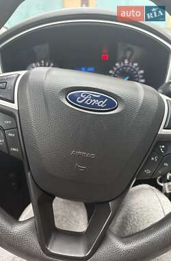 Седан Ford Fusion 2015 в 
