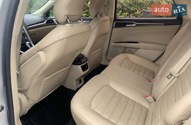 Седан Ford Fusion 2013 в 