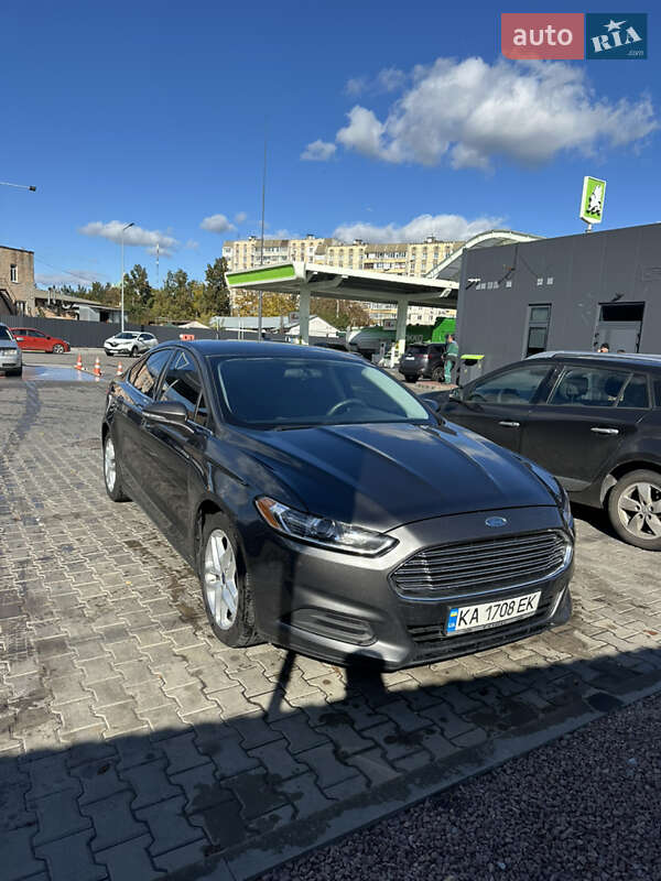 Седан Ford Fusion 2016 в 