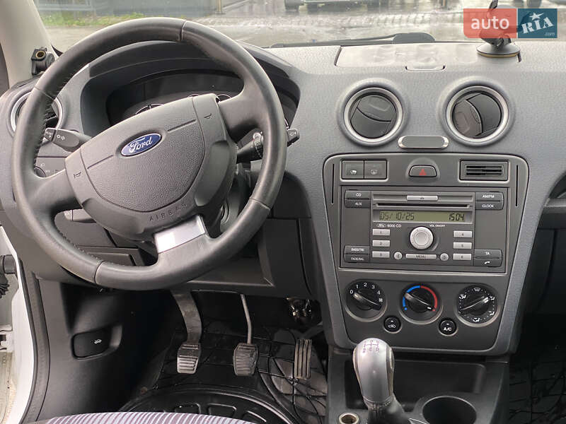 Хэтчбек Ford Fusion 2011 в Львове