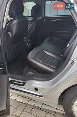 Седан Ford Fusion 2013 в 