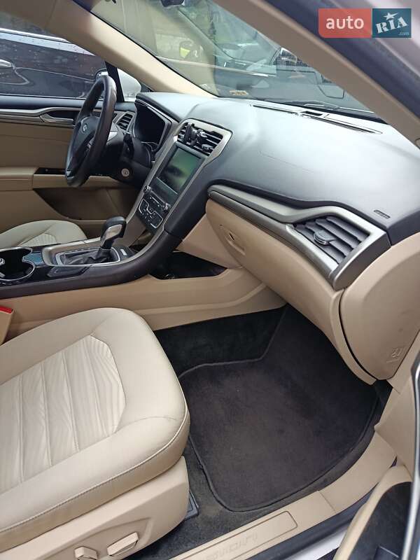 Седан Ford Fusion 2015 в Львове