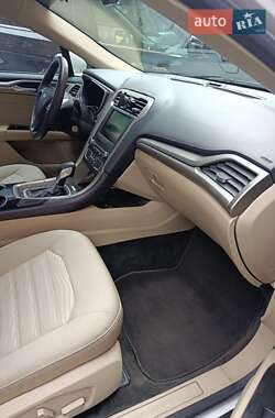 Седан Ford Fusion 2015 в 