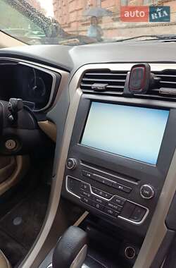 Седан Ford Fusion 2015 в 