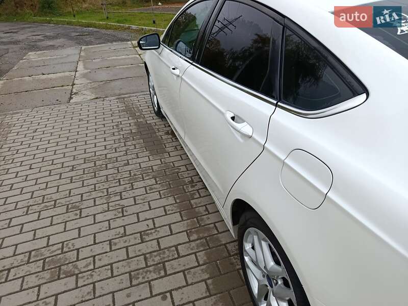 Седан Ford Fusion 2015 в Львове