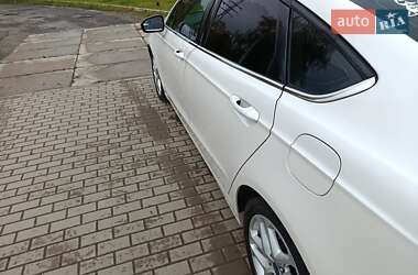Седан Ford Fusion 2015 в 