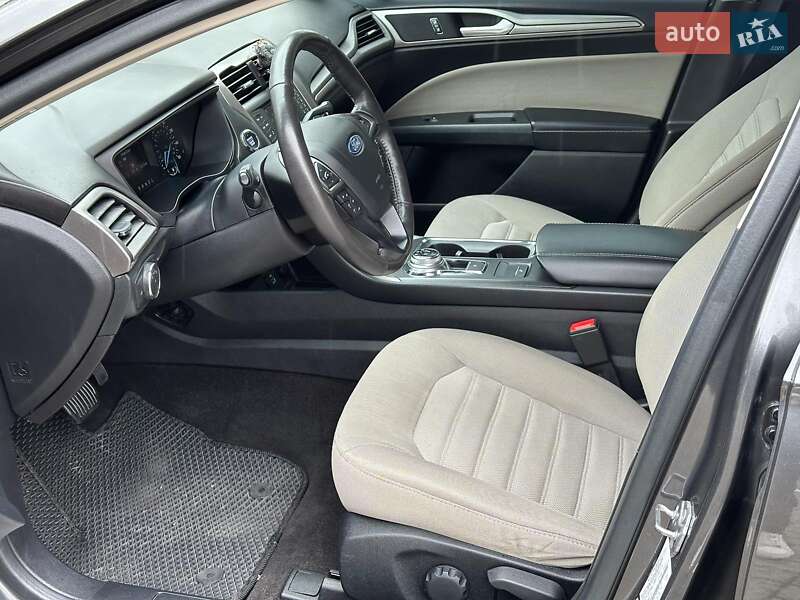 Седан Ford Fusion 2019 в Одесі