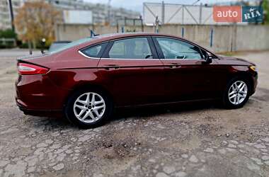 Седан Ford Fusion 2015 в 