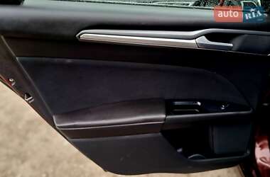 Седан Ford Fusion 2015 в 