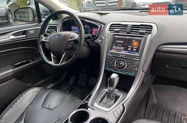 Седан Ford Fusion 2013 в 
