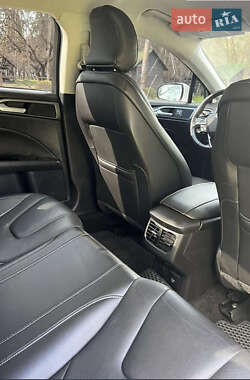 Седан Ford Fusion 2015 в 
