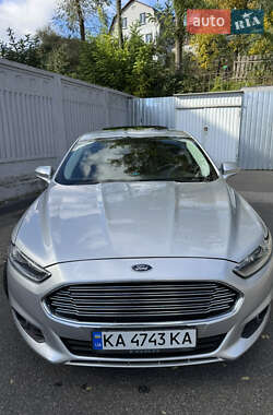 Седан Ford Fusion 2016 в 