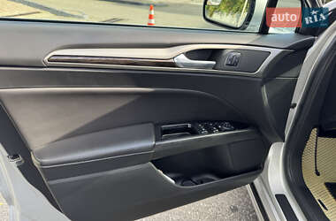 Седан Ford Fusion 2016 в 