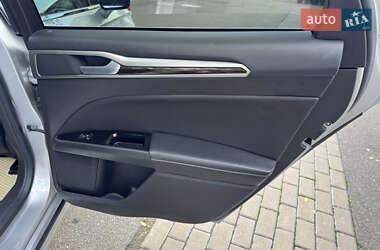 Седан Ford Fusion 2016 в 