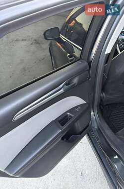 Седан Ford Fusion 2015 в 