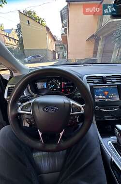 Седан Ford Fusion 2013 в 