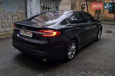 Седан Ford Fusion 2016 в 