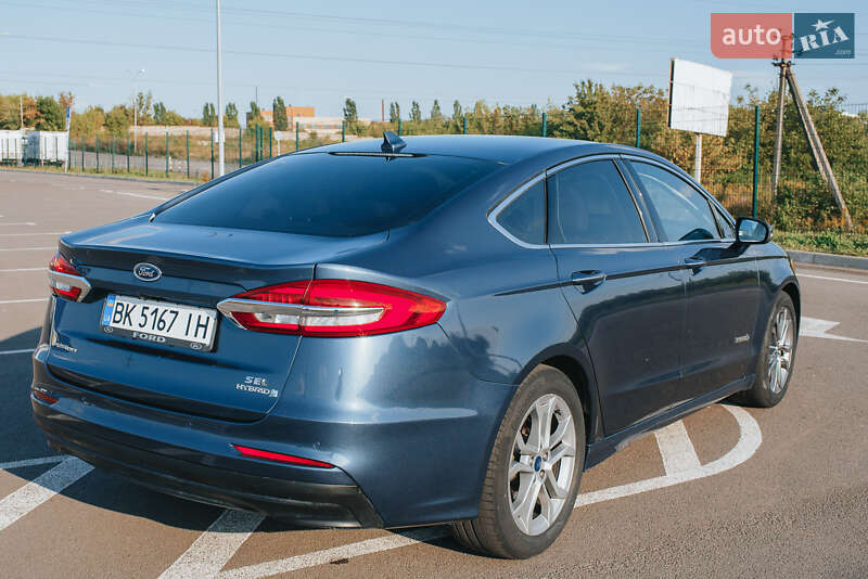 Седан Ford Fusion 2018 в Рівному