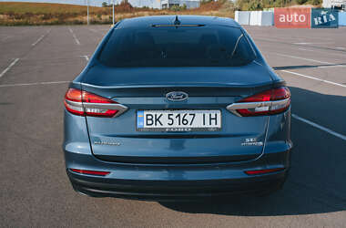 Седан Ford Fusion 2018 в 