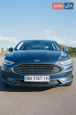 Седан Ford Fusion 2018 в 