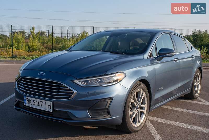 Седан Ford Fusion 2018 в Рівному