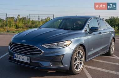 Седан Ford Fusion 2018 в 